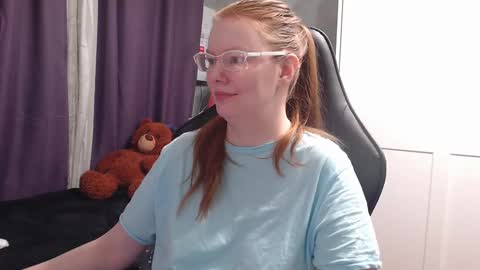 Snapshot of lady_inari chatting on December 7, 2024, 10:17 pm Angelika online show from December 7, 2024, 10:17 pm