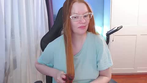 Snapshot of lady_inari chatting on November 4, 2025, 5:50 am Angelika online show from November 4, 2025, 5:50 am