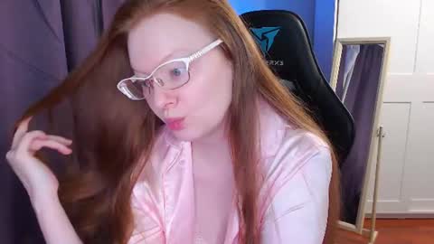 Snapshot of lady_inari chatting on June 25, 2026, 10:14 pm Angelika online show from June 25, 2026, 10:14 pm