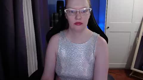 Snapshot of lady_inari chatting on July 16, 2026, 9:43 pm Angelika online show from July 16, 2026, 9:43 pm