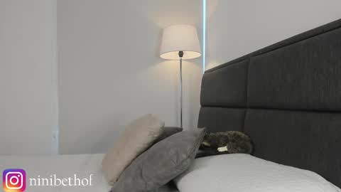 Snapshot of lady_ni chatting on February 28, 2025, 12:52 pm 700 1300 -5 online show from February 28, 2025, 12:52 pm