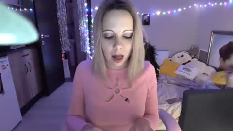 Snapshot of lady_smile69 chatting on December 23, 2024, 2:39 pm lady_smile69 online show from December 23, 2024, 2:39 pm