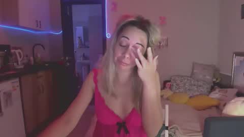 Snapshot of lady_smile69 chatting on October 7, 2025, 6:27 pm lady_smile69 online show from October 7, 2025, 6:27 pm