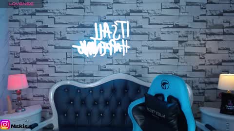 Lady Violet Bridgerton online show from December 31, 2024, 12:04 pm