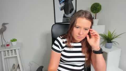 Snapshot of ladyalessa chatting on June 25, 2026, 5:45 am ALESSA online show from June 25, 2026, 5:45 am