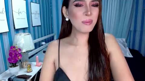 Snapshot of ladyashxxx chatting on January 13, 2026, 12:10 pm isabelle ash DONT FORGET TO FOLLOW AND THUMBS ME UP BITCHES online show from January 13, 2026, 12:10 pm