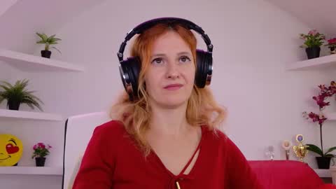 Sima Ladybigsmile online show from September 19, 2025, 6:37 am