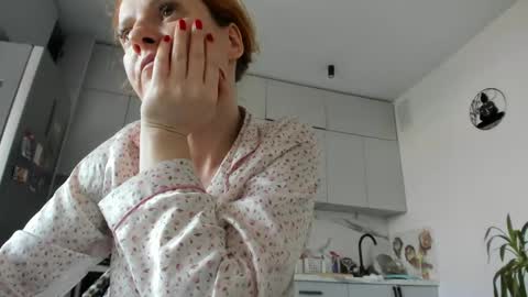Sima Ladybigsmile online show from April 23, 2026, 2:19 pm