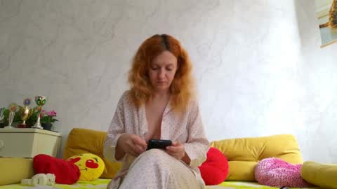 Sima Ladybigsmile online show from May 1, 2026, 9:58 am