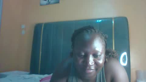 lindah32 online show from October 28, 2025, 5:37 pm