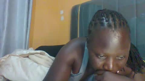 lindah32 online show from November 18, 2025, 4:33 pm