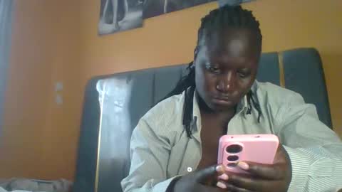 lindah32 online show from May 18, 2026, 9:59 am