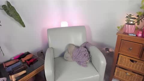 ladyboyhomemaker online show from February 10, 2026, 8:40 am