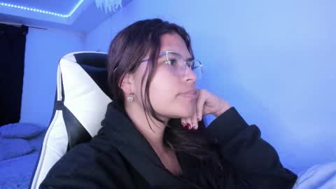  Lady  online show from October 22, 2025, 2:01 am