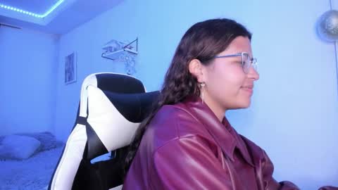  Lady  online show from December 15, 2025, 1:54 am