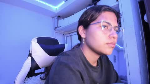  Lady  online show from May 2, 2026, 2:27 am