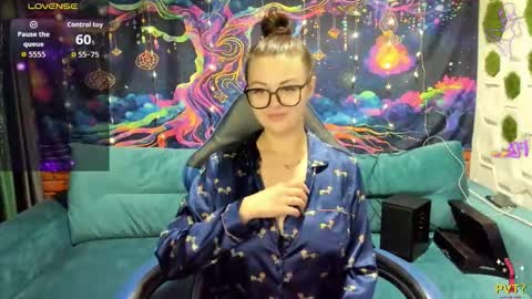 Snapshot of ladydrammer chatting on December 16, 2025, 10:59 pm LadyDrummer online show from December 16, 2025, 10:59 pm