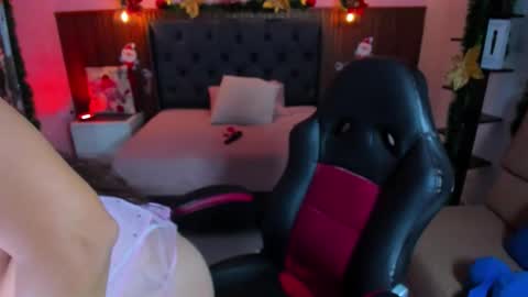 Snapshot of ladymercury chatting on December 20, 2025, 12:23 pm LADY online show from December 20, 2025, 12:23 pm