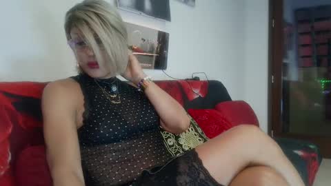 Snapshot of ladyoxana chatting on May 18, 2026, 12:40 am Oxana online show from May 18, 2026, 12:40 am