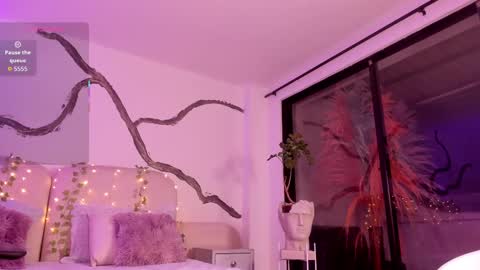 Lady  online show from September 26, 2025, 7:12 am