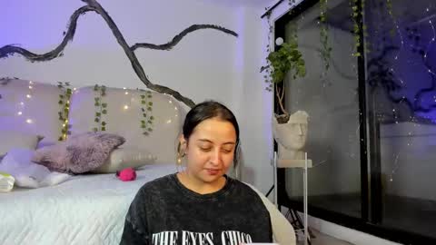 Lady  online show from October 6, 2025, 1:47 am