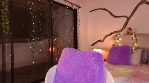 Lady  online show from December 5, 2025, 6:44 am