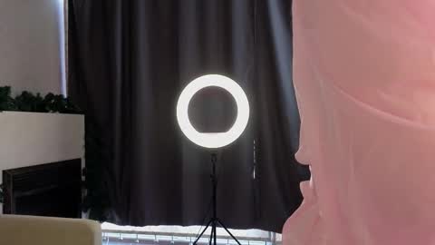 Lilia online show from December 17, 2025, 6:08 am