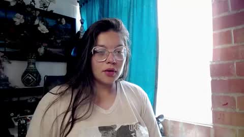 laia_hadid online show from April 24, 2026, 3:47 pm