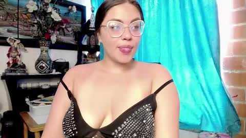 laia_hadid online show from April 27, 2026, 6:06 pm