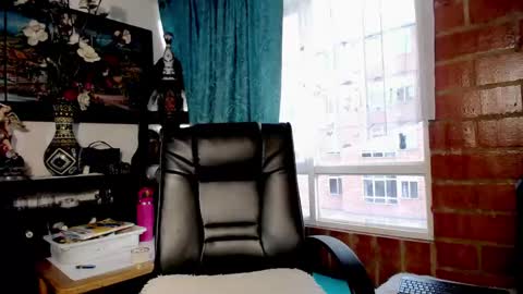laia_hadid online show from May 3, 2026, 10:49 pm