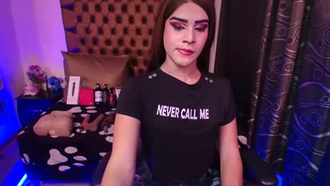 Camila online show from April 30, 2026, 8:48 pm