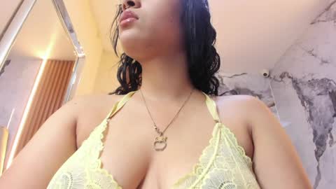Snapshot of lailamorfy chatting on May 11, 2026, 11:49 am online show from May 11, 2026, 11:49 am