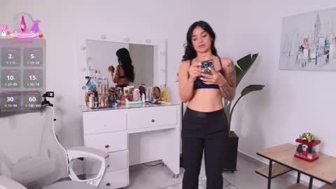 Snapshot of laira_scott chatting on February 12, 2026, 10:27 pm Laira online show from February 12, 2026, 10:27 pm