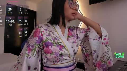 lakshmi_rai online show from December 21, 2025, 4:47 pm