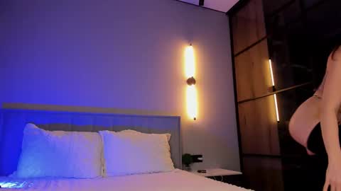 Snapshot of lallebi chatting on November 17, 2025, 3:18 pm Ellina online show from November 17, 2025, 3:18 pm