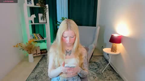 Laly online show from April 30, 2026, 11:27 am