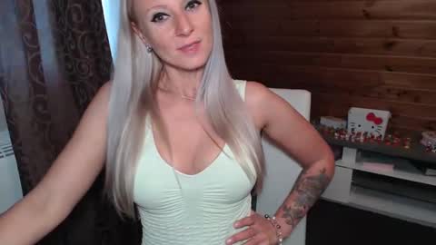 LaMadrina006 online show from May 11, 2026, 7:36 am