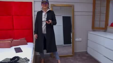 Snapshot of lana_banner chatting on October 4, 2025, 7:06 am LanaBanner online show from October 4, 2025, 7:06 am