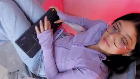 ... .          . ... online show from March 7, 2025, 6:33 pm