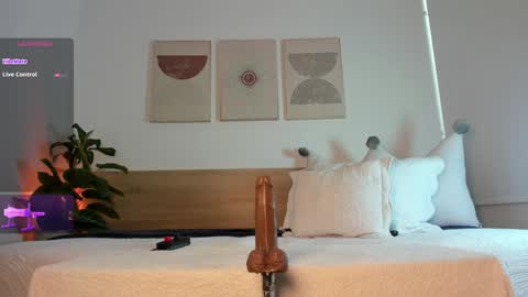 lana_kane_ online show from December 11, 2024, 3:26 pm