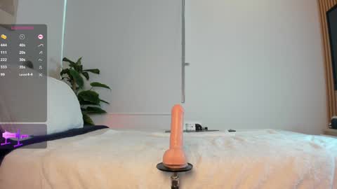 lana_kane_ online show from December 20, 2024, 2:49 pm