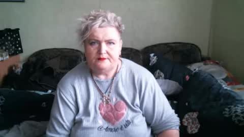 lanacat555 online show from November 7, 2025, 11:10 am