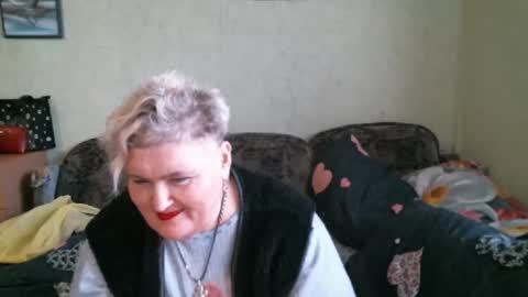 lanacat555 online show from November 8, 2025, 11:32 am