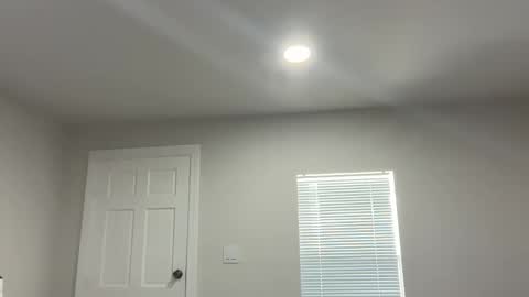 lanademira online show from March 5, 2026, 6:04 pm