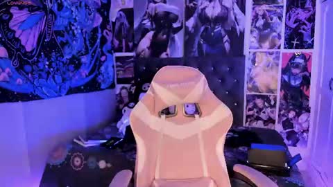 LanaKyutt666 online show from July 17, 2026, 11:31 pm