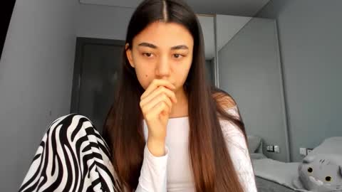 Lana online show from December 17, 2025, 1:28 pm