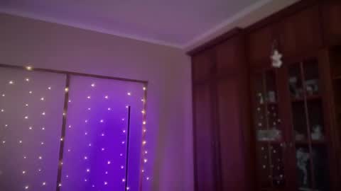 Lana online show from February 21, 2025, 1:11 pm