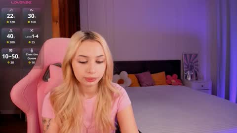 Snapshot of lanamiracle chatting on December 16, 2025, 4:28 am Lana online show from December 16, 2025, 4:28 am