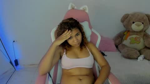 Snapshot of lanarouse1 chatting on February 14, 2025, 2:50 am Lana online show from February 14, 2025, 2:50 am