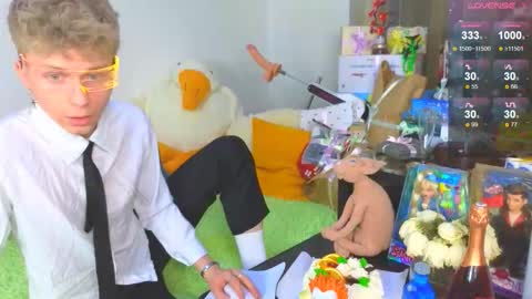 Snapshot of landel_boy chatting on February 16, 2026, 9:33 pm Lanny online show from February 16, 2026, 9:33 pm